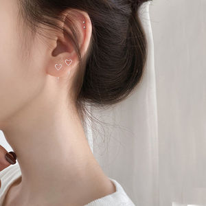 三个耳洞的耳饰个性