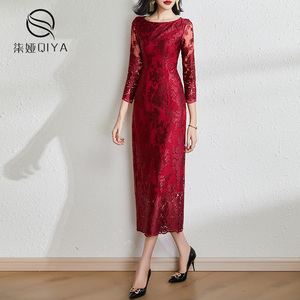 高端蕾丝绣花连衣裙女春季2024年新款时尚收腰显瘦中长款红色裙子