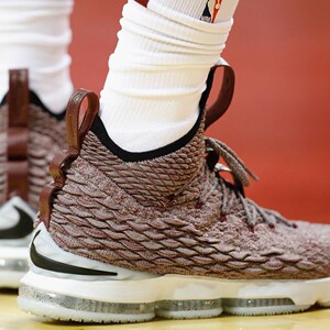 550人付款淘宝欧文詹姆斯15代篮球鞋圣诞校园红红地毯黑人月球鞋首发