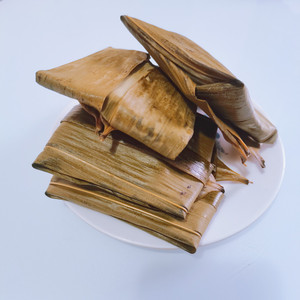 贵州三月粑黔东南凯里天柱特产黄草稿叶甜藤带包心豆豆糯米粑粑菜