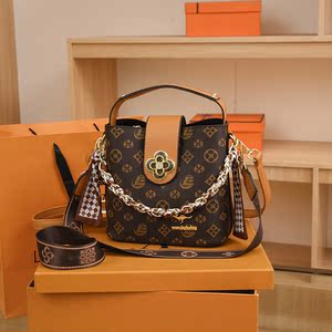 旺旺袋鼠pu2022新款ins潮牌女单肩包大容量水桶包百搭斜挎手提包