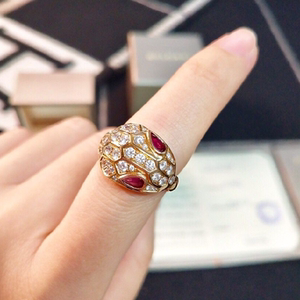 宝格丽蛇头戒指红色