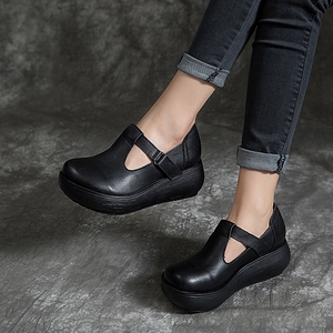 丁字皮鞋女学生