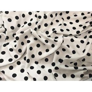 白点黑连衣裙子