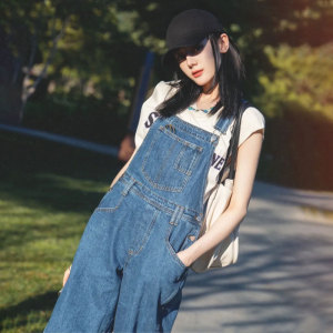 热巴赵露思明星同款蓝色牛仔背带裤女夏季显瘦阔腿连体裤直筒裤子