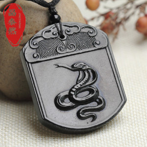 蛇牌吊坠