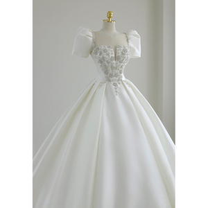 法式缎面轻婚纱礼服女2024新款新娘高级质感大拖尾白色小个子主纱