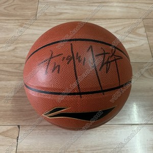 广东 胡明轩 亲笔签名篮球 易建联 徐杰 赵睿 威姆斯 万圣伟 杜锋