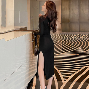 黑长裙两侧开叉