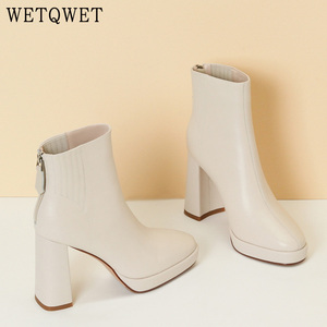 WETQWET秋冬新款真皮圆头10cm高跟短靴女防水台粗跟显瘦短筒靴子
