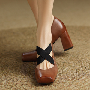 新款真皮气质粗跟高跟鞋交叉绑带单鞋女复古猪鼻子方头芭蕾舞女鞋