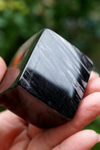 灵澈水晶工作室  纯天然大颗随形黑闪银 银线石