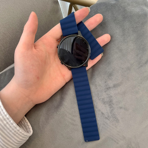 适用一加手表表带磁吸智能onepluswatch运动硅胶保护替换钴合金限定版