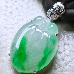 翠秦之皇冰种飘绿桃子吊坠 18k金镶嵌翡翠种水细腻饱满圆润