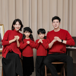 亲子装一家三口冬季新年拜年服照相馆全家福父子装母子装红色毛衣
