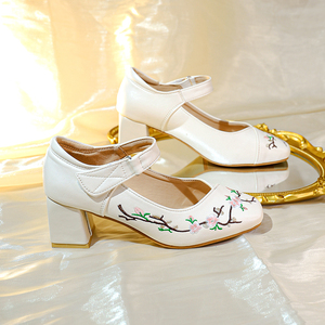 必川配旗袍的鞋子夏中跟百搭复古方头刺绣绣花民国风玛丽珍高跟鞋