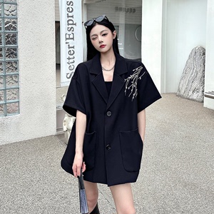 新中式国风刺绣短袖西装外套女夏高级感炸街休闲bf风廓形黑色西服