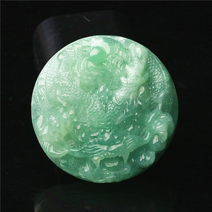 翡翠吊坠男龙牌