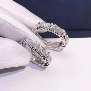 个性交叉XO形锆石钛钢戒指钻男女镀白金黄金分色超闪时尚指环简约