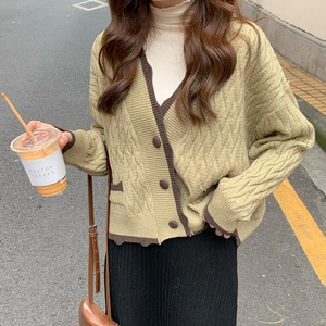 春装2021年新款女短款上衣高腰阔腿裤搭配t恤v领毛衣开衫长袖针织