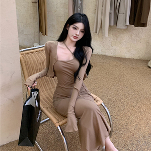 性感挂脖吊带连衣裙女夏季御姐轻熟风收腰修身长裙紧身包臀鱼尾裙
