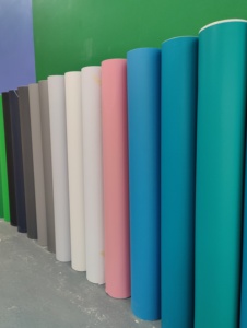 纯色PVC防水贴纸翻新墙贴加厚波音软片自带粘胶贴纸