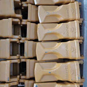 洛阳钢峰 柳工850h装载机全车配件 斗齿 齿套 柳工50cn 柳工855n