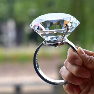 大钻戒道具超大玩具水晶仿真假钻石戒指夸张超级巨大模型求婚搞怪