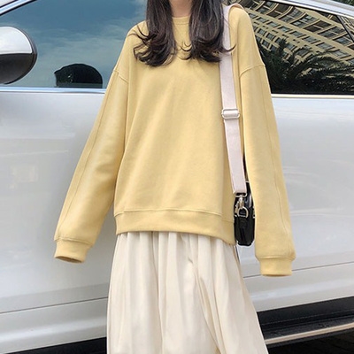 黄卫衣配啥裙子图片图片