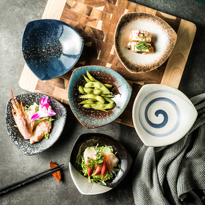 日式陶瓷碟子小菜碟寿司碟盘三角异形点心碟创意餐厅酒店复古餐具