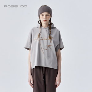 ROSEMOO/容子木商场同款轻薄针织料刺绣图案连帽上衣RYH3TC206B
