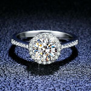 正品周大福星pt950铂金戒指女一克拉莫桑钻戒婚戒18k白金结婚对戒