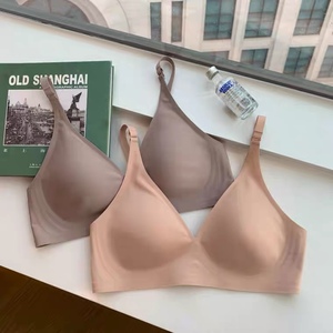 草莓果冻条内衣女大胸显小胸罩简约固定双肩带文胸大v领聚拢无痕