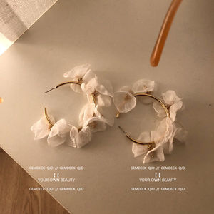 韩国超仙气质雪纺夸张白色花朵耳环复古法式金属耳圈耳饰花环女潮