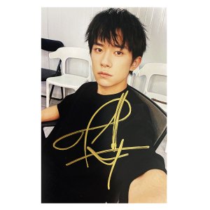 tfboys易烊千玺亲笔签名照周边同款官方保真写真少年的你当天发货