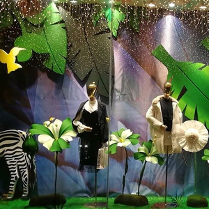 春天橱窗装饰绿叶陈列花朵摆件dp点商场展厅服装店氛围场景布置