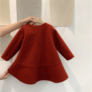 4岁女宝红色连衣裙