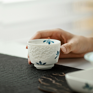 拓土纯手绘蝴蝶兰花雕蔓藤花茶杯单个杯家用创意陶瓷品茶品茗杯子