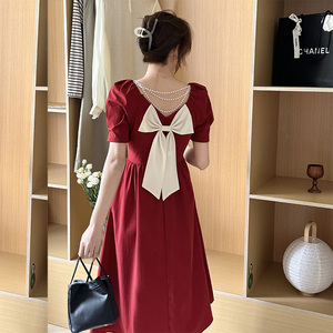 红色后背大蝴蝶结连衣裙2024新款女夏小众设计感法式显瘦气质时尚