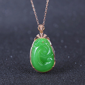 森宝莱天然和田玉碧玉如意吊坠女18k金镶苹果绿碧玉项链 高档玉坠