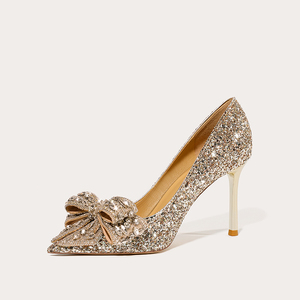 金色鞋子尖头细跟