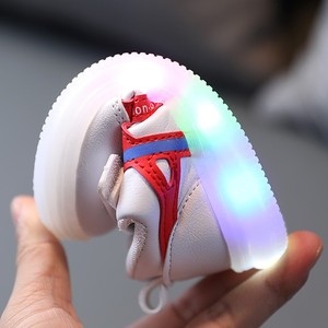 5岁男宝鞋子带灯