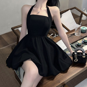 赫本风法式黑色挂脖吊带连衣裙2022新款女夏季甜美初恋公主蓬蓬裙