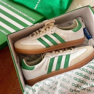 阿迪达斯白绿鞋
