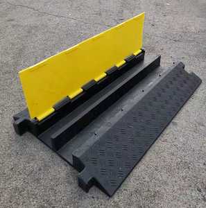 橡胶线线槽减速带保护道路铺大二板线槽电线盖板橡塑槽护盖pvc线