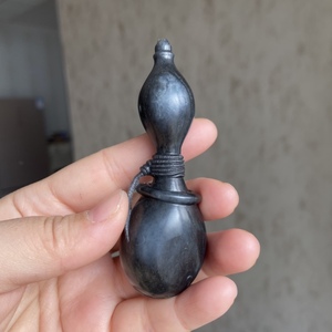 新疆和田玉独籽葫芦青花墨玉手把件