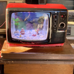 00tb95676453淘宝70-80年代老式黑白电视机创意改造鱼缸橱窗摆件