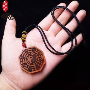 八卦镜吊坠护身