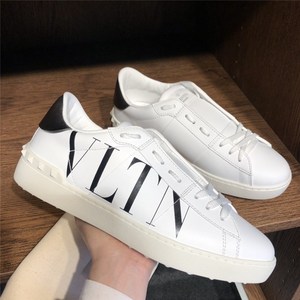 valentino华伦天奴 棕尾男女圆头字母logo白色系带运动休闲鞋板鞋