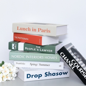 ins仿真假书本 杂志封面拍照道具摄影背景布手拿模特网红房间装饰